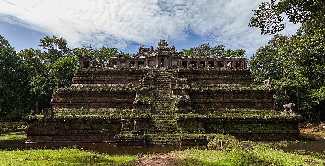 Phimeanakas, Khmer temple constructed in the 10th century, but underwent important modifications as it became the official site of king Suryavarman I, located in the ancient city of Angkor, today Camb