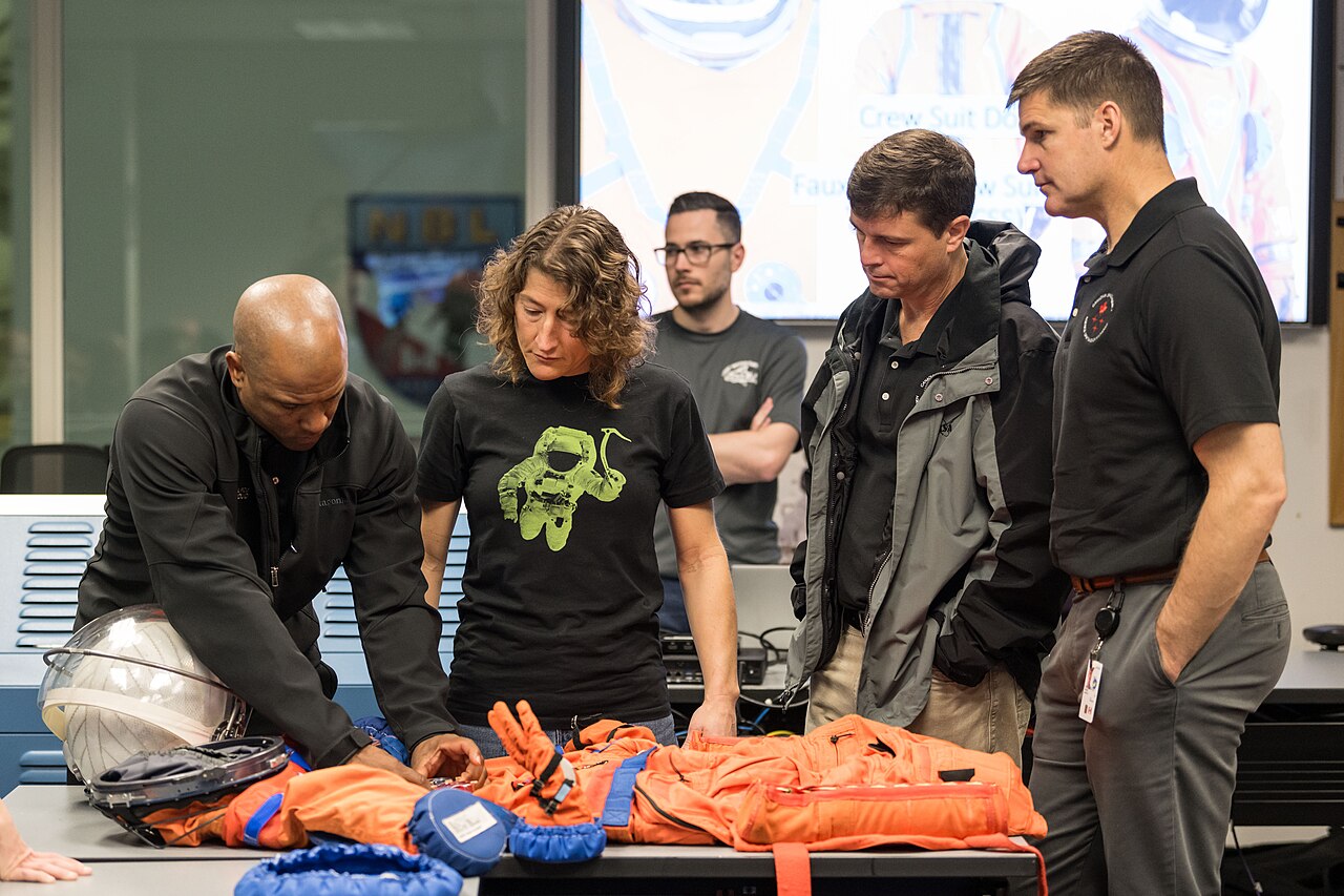 Artemis II crew practices water recovery procedures, January 2024