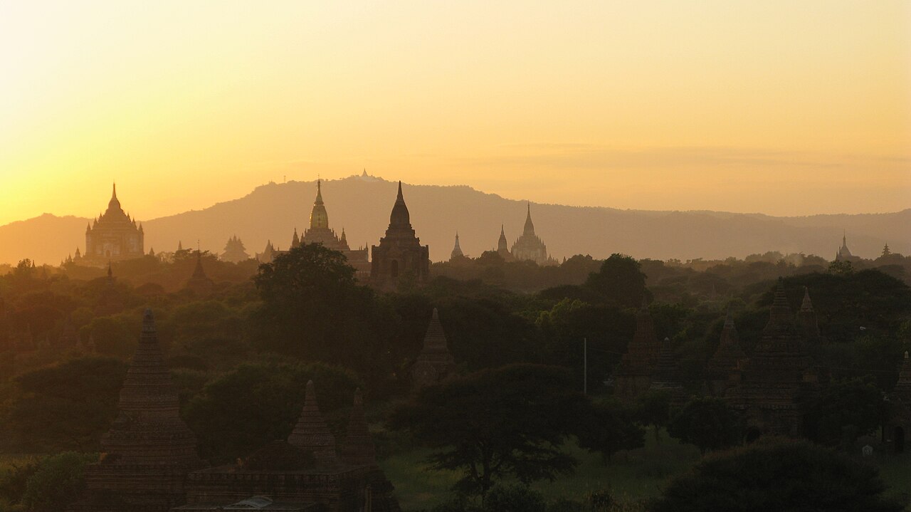 The Bagan Archaeological Zone lies in the vast expanse of plains in Upper Burma on the bend of the Irrawaddy river. The remains of over 2000 temples and pagodas still survive to the present day. Bagan