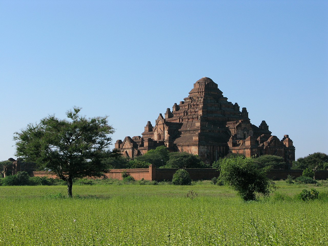 Dhammayangyi (Dhammayan) Temple, largest of all the temples in Bagan, Pagan, Myanmar. A UNESCO World Heritage Site.