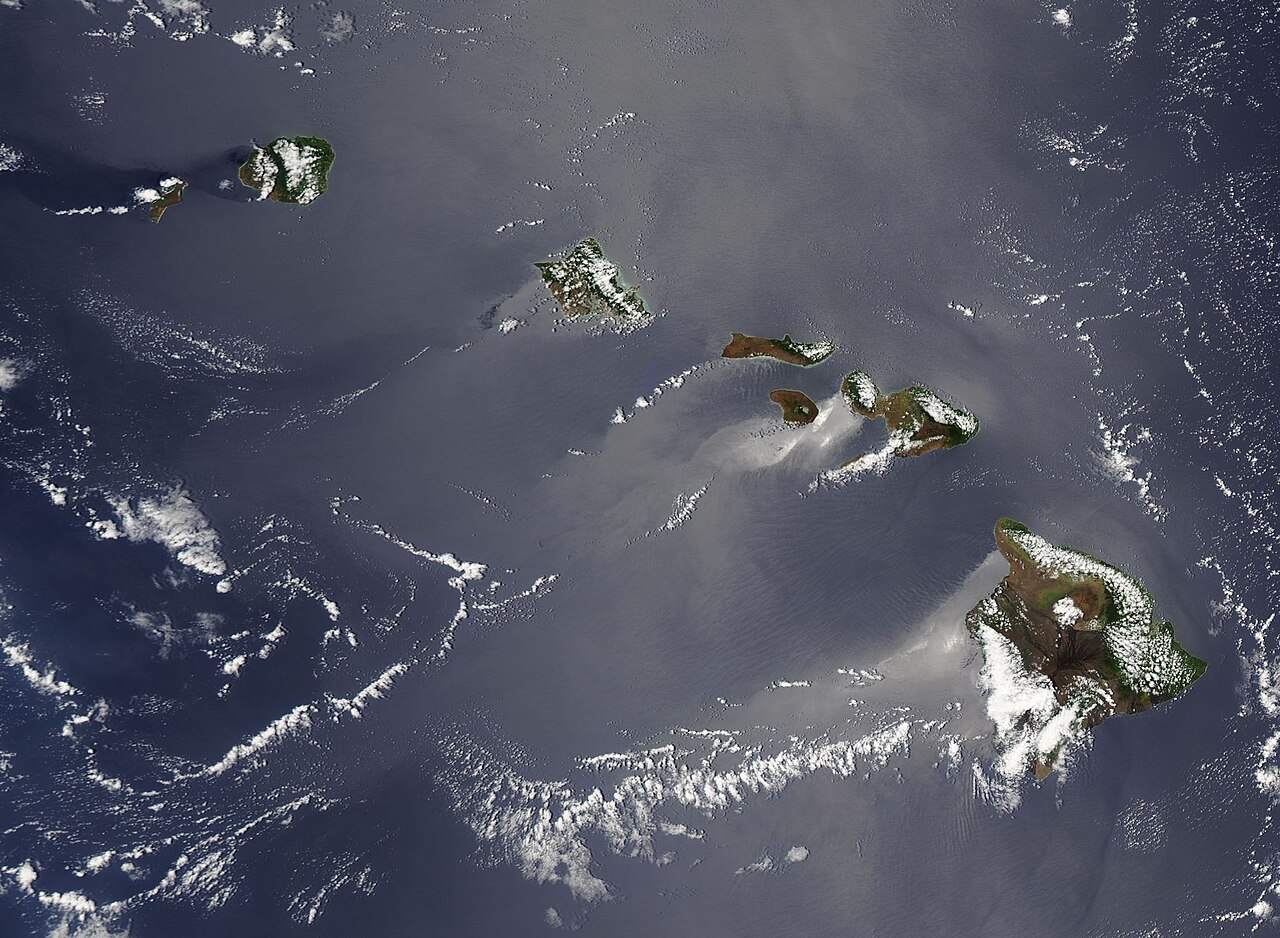 A combination of sunglint and cloud helped to create a stunning image of Hawaii in late July 2017. The Moderate Resolution Imaging Spectroradiometer (MODIS) aboard NASA’s Aqua satellite acquired this 