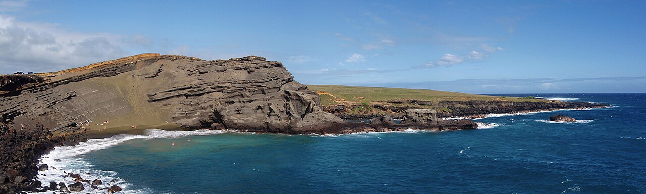 Panorama of en:Papakolea on the big island of Hawaii.  Composite of four images, stitched together with DoubleTake and cropped in iPhoto.  Additional digital manipulation by User:Fukutaro.