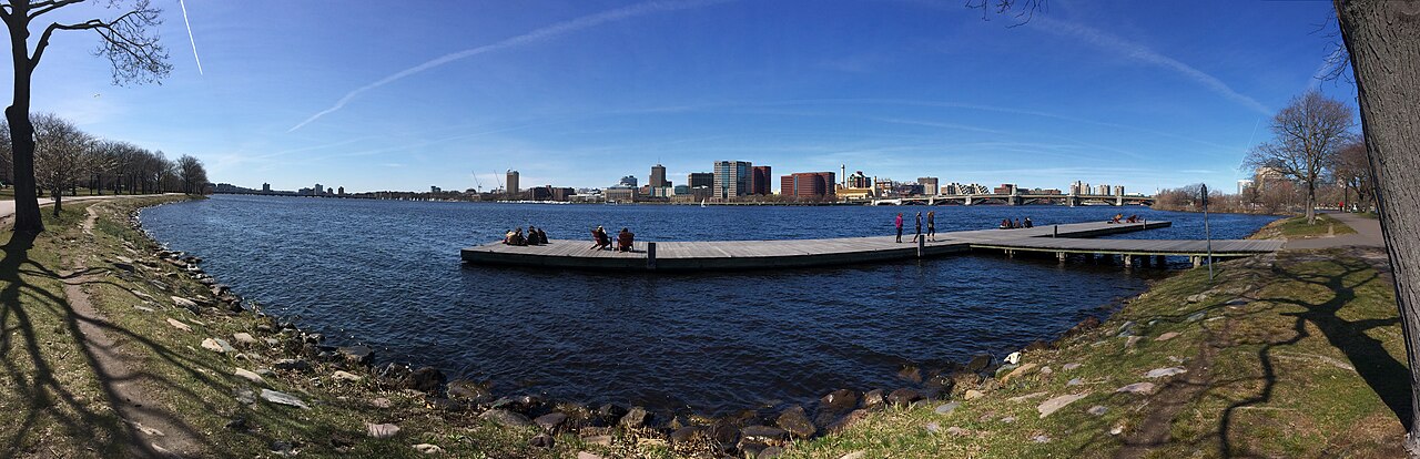 Walk in Public Parc and Pic with a View on Boston River on a sunny day.