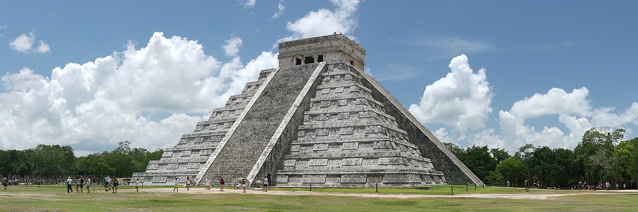 El Castillo (pyramidd of Kukulcán) in Chichén Itzá