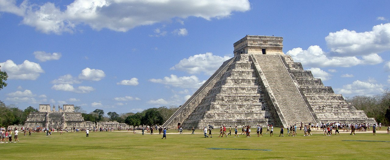 Panoramic view of "El Castillo" pyramid-temple devoted to the Mayan god Kukulkan (Quetzalcoatl ) with Temple of the Warriors in the background (left) at Chichén Itzá, Yucatan, Mexico