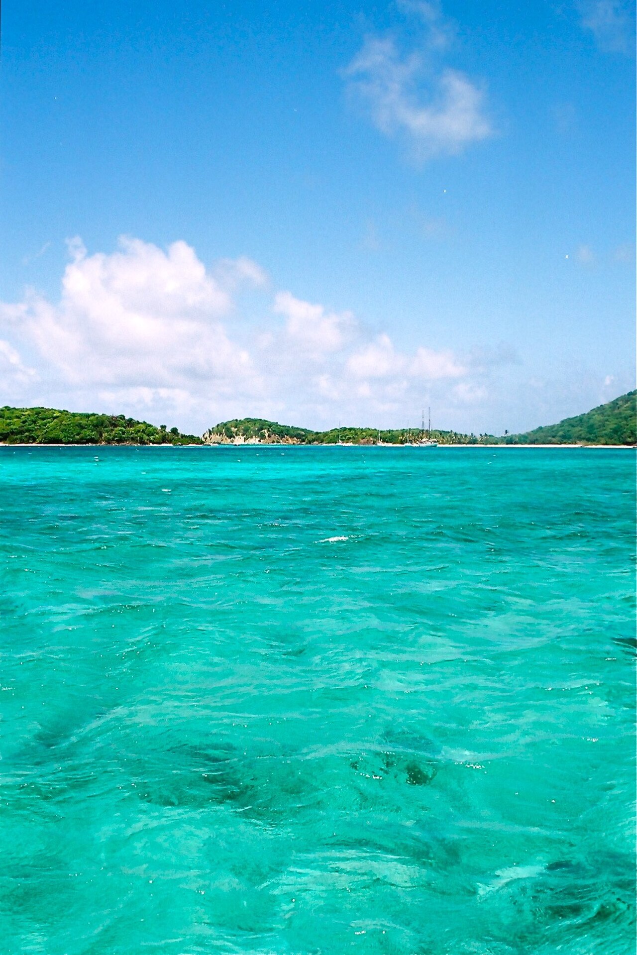 The region consists of the Antilles, divided into the larger Greater Antilles which bound the sea on the north, the Lesser Antilles on the south and east (including the Leeward Antilles), the Bahamas,