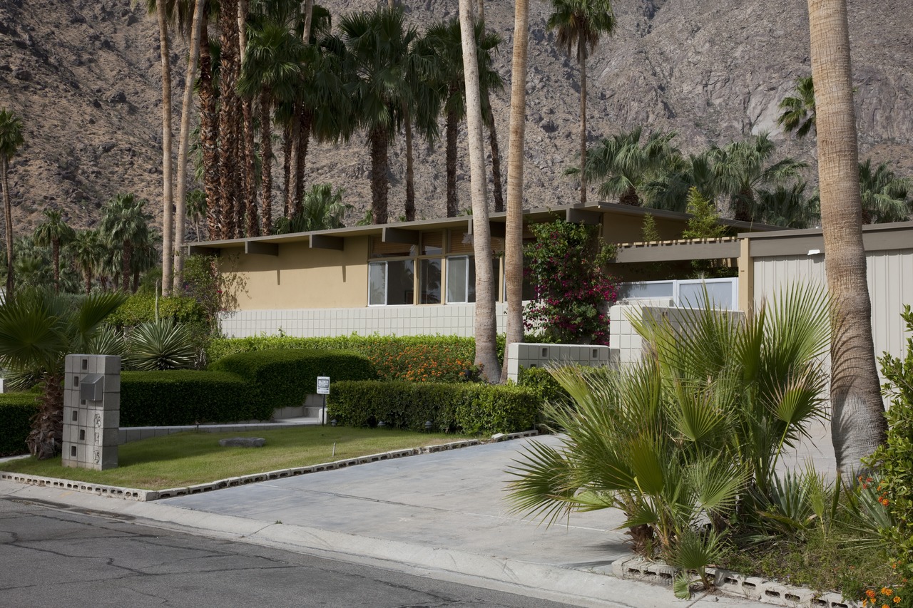 Title: Mid-century modern home built by the Alexander Construction Company, Palm Springs, California
Physical description: 1 photograph : digital, TIFF file, color.

Notes: Gift and purchase; Carol M.