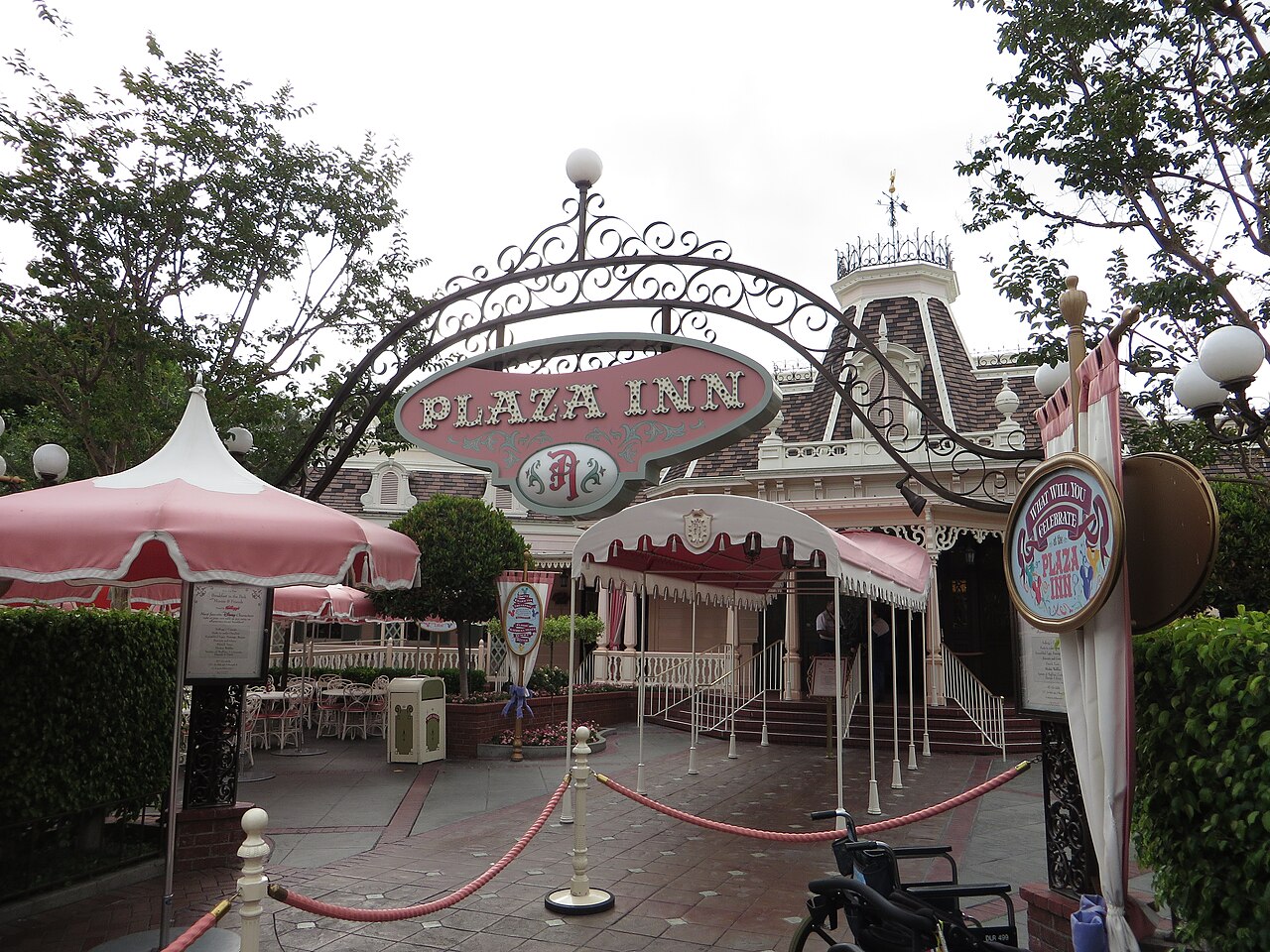 Main Street, U.S.A. is patterned after a typical Midwest town of the early 20th century. It is a popular myth that Walt Disney derived inspiration from his boyhood town of Marceline, Missouri, but it 