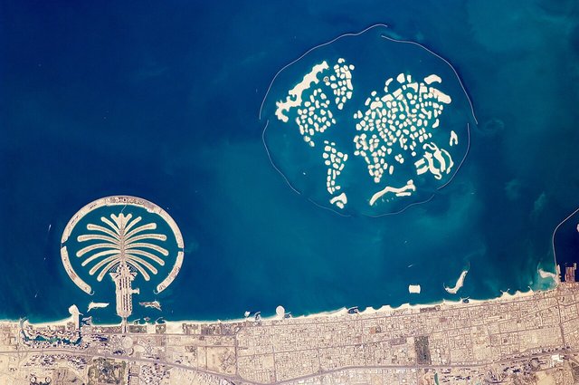 The municipality of Dubai is the largest city of the Persian Gulf emirate of the same name, and has built a global reputation for large-scale developments and architectural works. Among the most visib