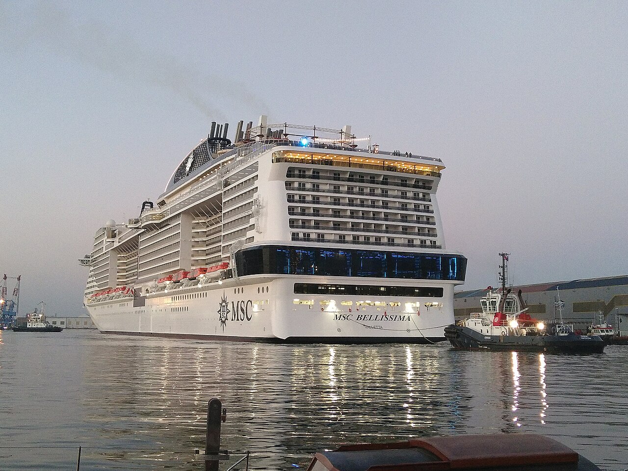 MSC Bellissima dans le bassin de Penhoët la veille de son départ des chantiers de Saint-Nazaire