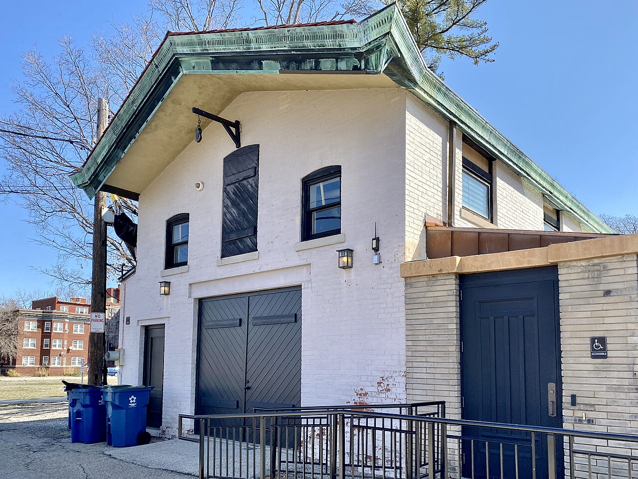 Built in 1902-1904, this Prairie-style house was designed by Frank Lloyd Wright for Susan Lawrence Dana, as a renovation of an Italianate-style house built in 1868-1869, which was completely surrounde