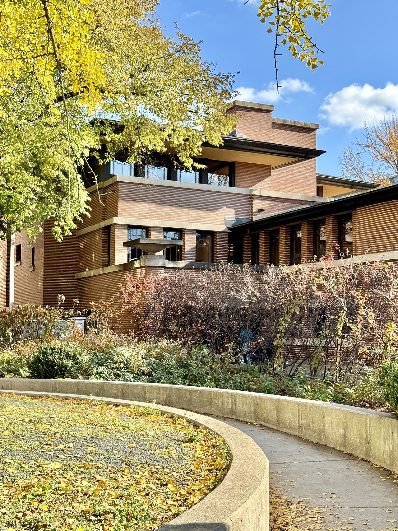 Designed in 1908-1909 and built in 1909-1910, this Prairie-style house was designed by Frank Lloyd Wright for Frederick C. Robie, assistant manager of the Excelsior Supply Company, and his wife, Lora 