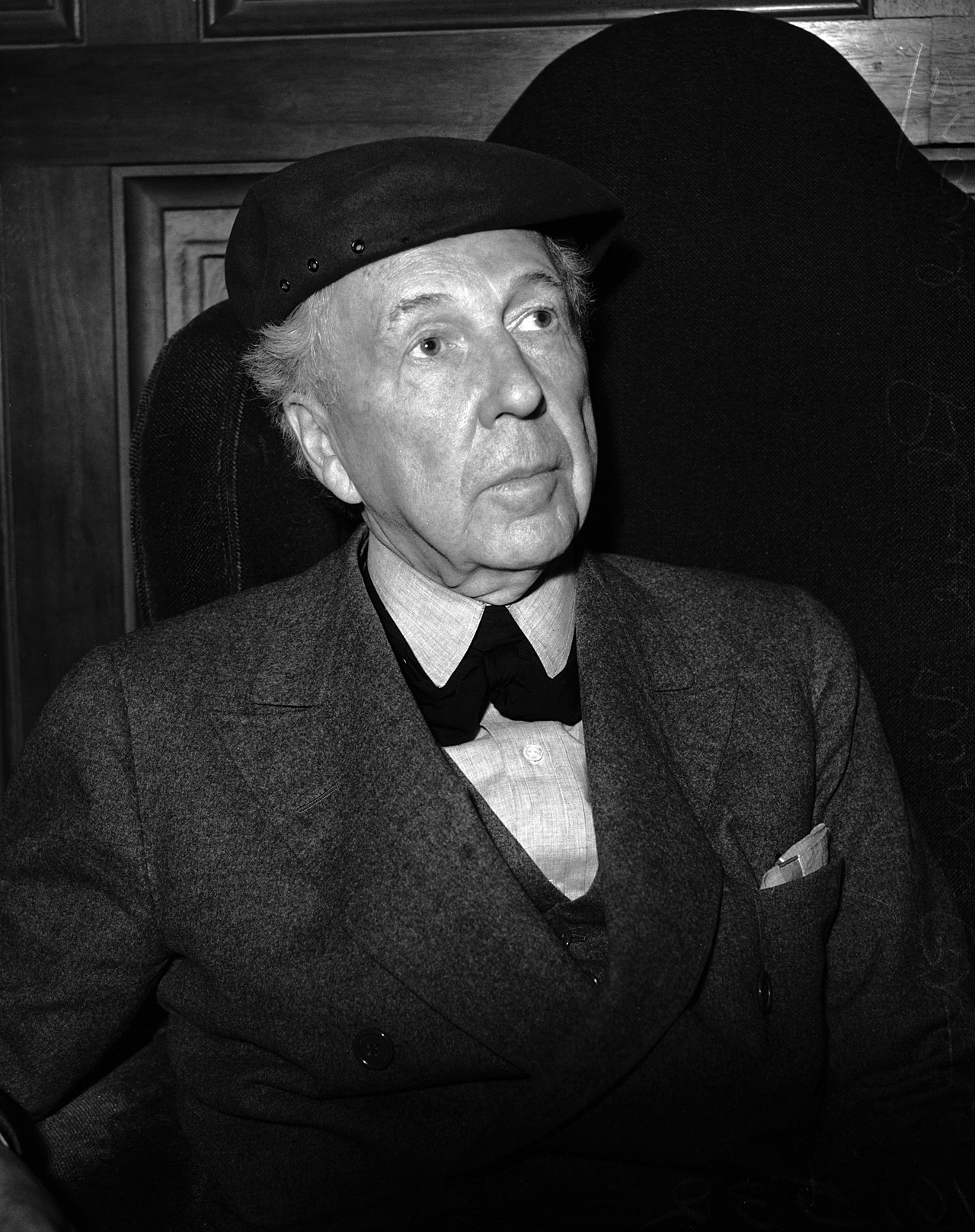 Frank Lloyd Wright was an American architect, interior designer, writer and educator. He was a leader of the Prarie School movement in architecture. In California, Wright built houses using the textil