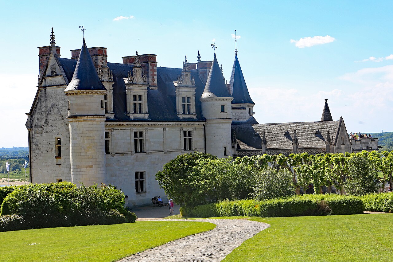 Schloss Amboise, Ansicht von der Seite des Schlossgartens. Das Schloss aus dem 15. Jahrhundert steht in der französischen Stadt Amboise an der Loire.