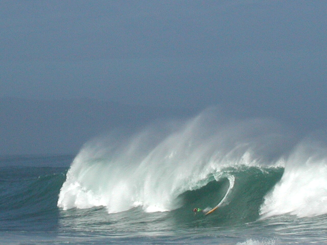 Huge surf with an offshore wind on Oahu's North Shore. Waimea Bay, Hawaii.