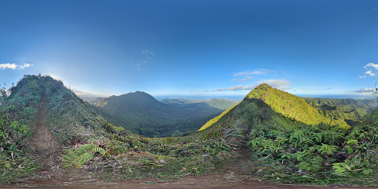 View from near the summit of Awawaloa (Mount Olympus) in Oahu, Hawaii