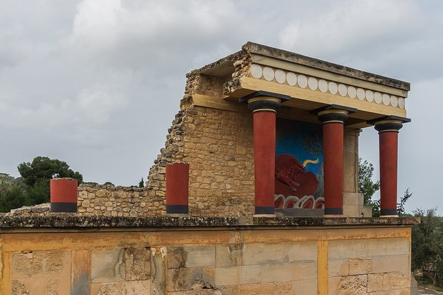 North entrance with a reproduction of the "Bull Fresco", Knossos palace, Crete, Greece.