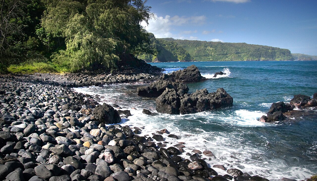 Keanae is an unincorporated town in Maui County on the island of Maui in the U.S. state of Hawaii. Ke‘anae is a peninsula known best for being one of Hawaii‘s major taro farm growing regions.One of th