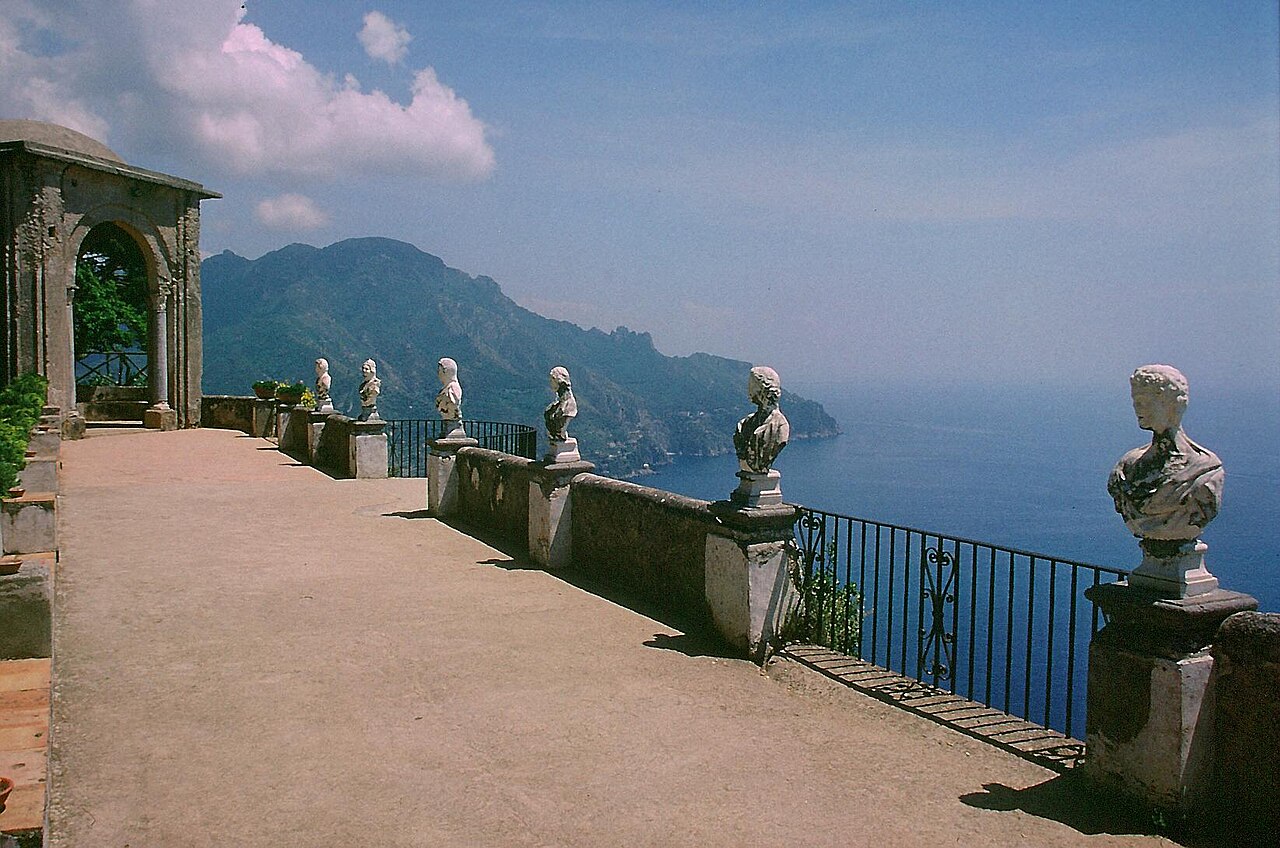 Die Terrazza dell'Infinito der Villa Cimbrone in Ravello