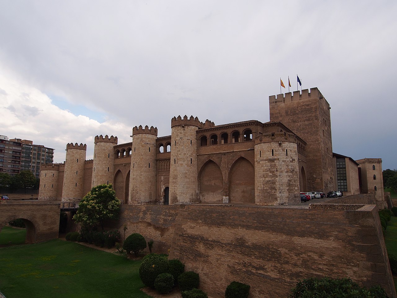 Palacio de la Aljafería (Zaragoza)Aljafería Palace - 2013.07




Aljafería
  





Native name
Palacio de la Aljafería (Zaragoza)

Parent institution
Mudéjar architecture of Aragon 

Location
Zaragoza