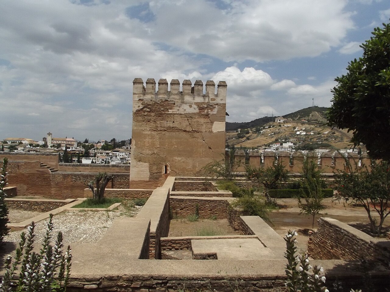 We had a 3 hour guided tour of The Alhambra in Granada.
The site includes the Nasrite palaces and the Generalife pleasure palace. Also here is the Alcazaba, gardens and the Palace of Charles V.
It is 