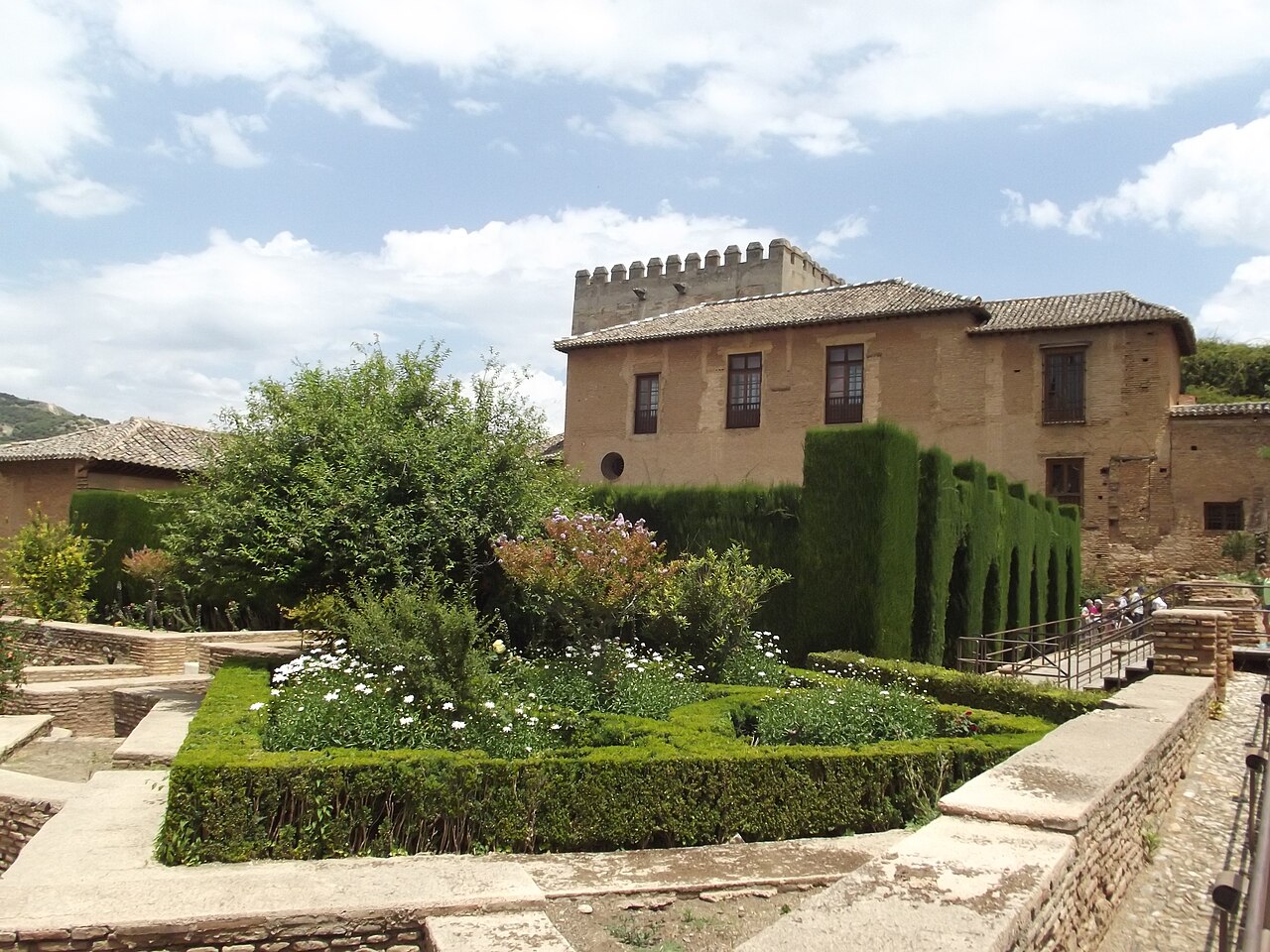 We had a 3 hour guided tour of The Alhambra in Granada.
The site includes the Nasrite palaces and the Generalife pleasure palace. Also here is the Alcazaba, gardens and the Palace of Charles V.
It is 