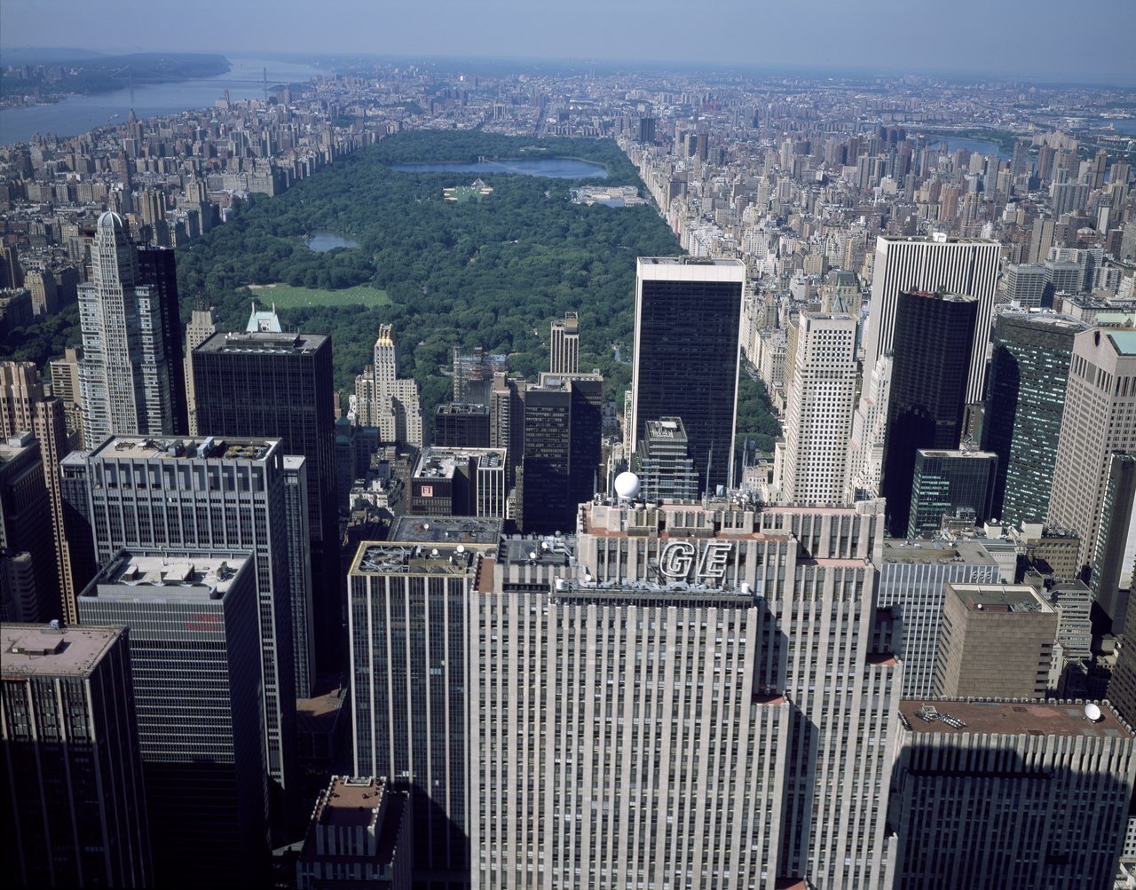 Title: Aerial of Central Park, New York, New York
Physical description: 1 transparency : color ; 4 x 5 in. or smaller

Notes: Digital image produced by Carol M. Highsmith to represent her original fil