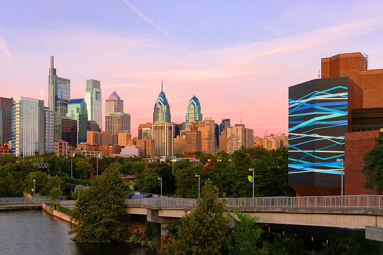 Convergence © 2019 City of Philadelphia Mural Arts Program / Rebecca Rutstein, 27th and South Street. Photo by Steve Weinik.