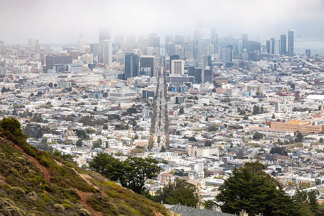 View from the Twin Peaks to the neighborhoods around Downtown, San Francisco, USA