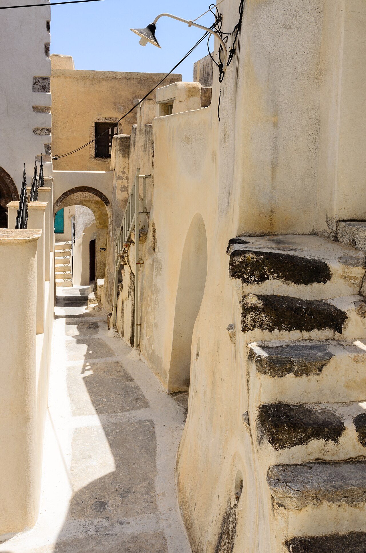 Narrow street, Emporeio, Santorini, Greece.