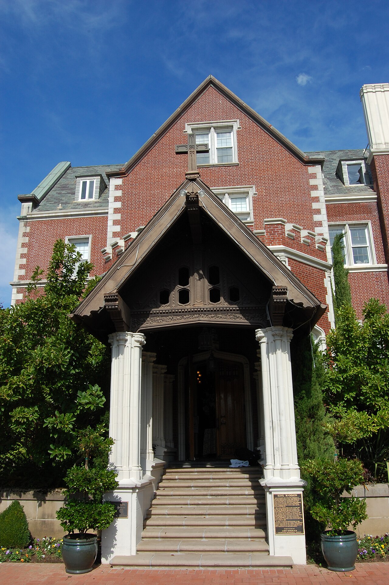 Kohl mansion. 2750 Adeline Drive, Burlingame, California, USA