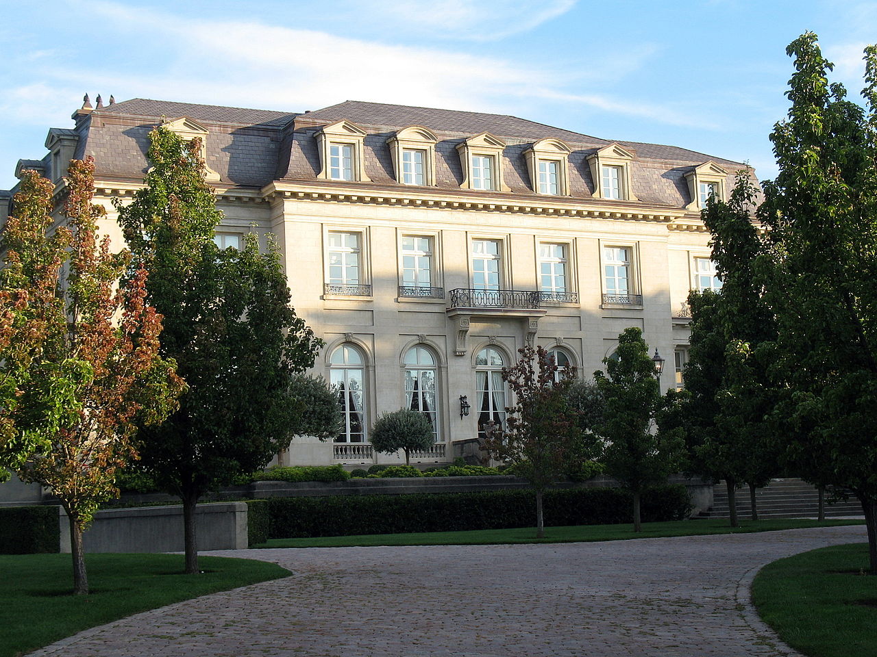 The Carolands estate — northwest facade of Beaux-Arts  Second Empire style mansion in Northern California. It was designed by the French architect Ernest Sanson (1836-1918).
http://fr.wikipedia.org/wi