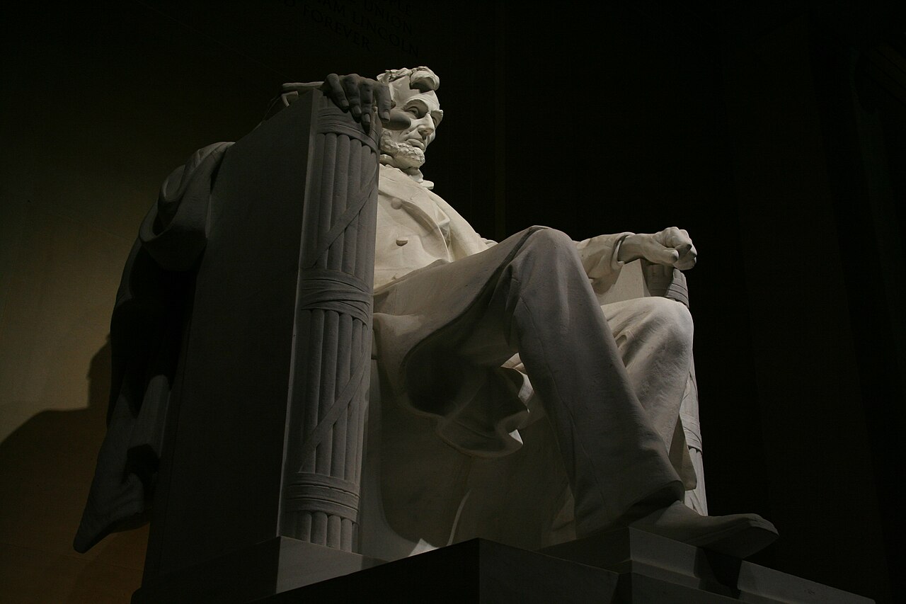 Night view of Abraham Lincoln seated at the Lincoln Memorial - taken in April 2007