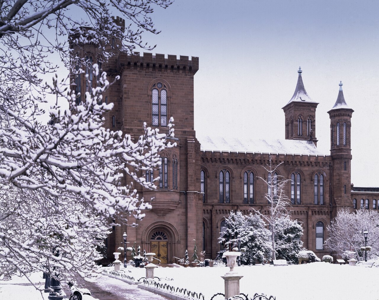 Title: Smithsonian Castle, Washington, D.C
Physical description: 1 transparency : color ; 4 x 5 in. or smaller.

Notes: Digital image produced by Carol M. Highsmith to represent her original film tran