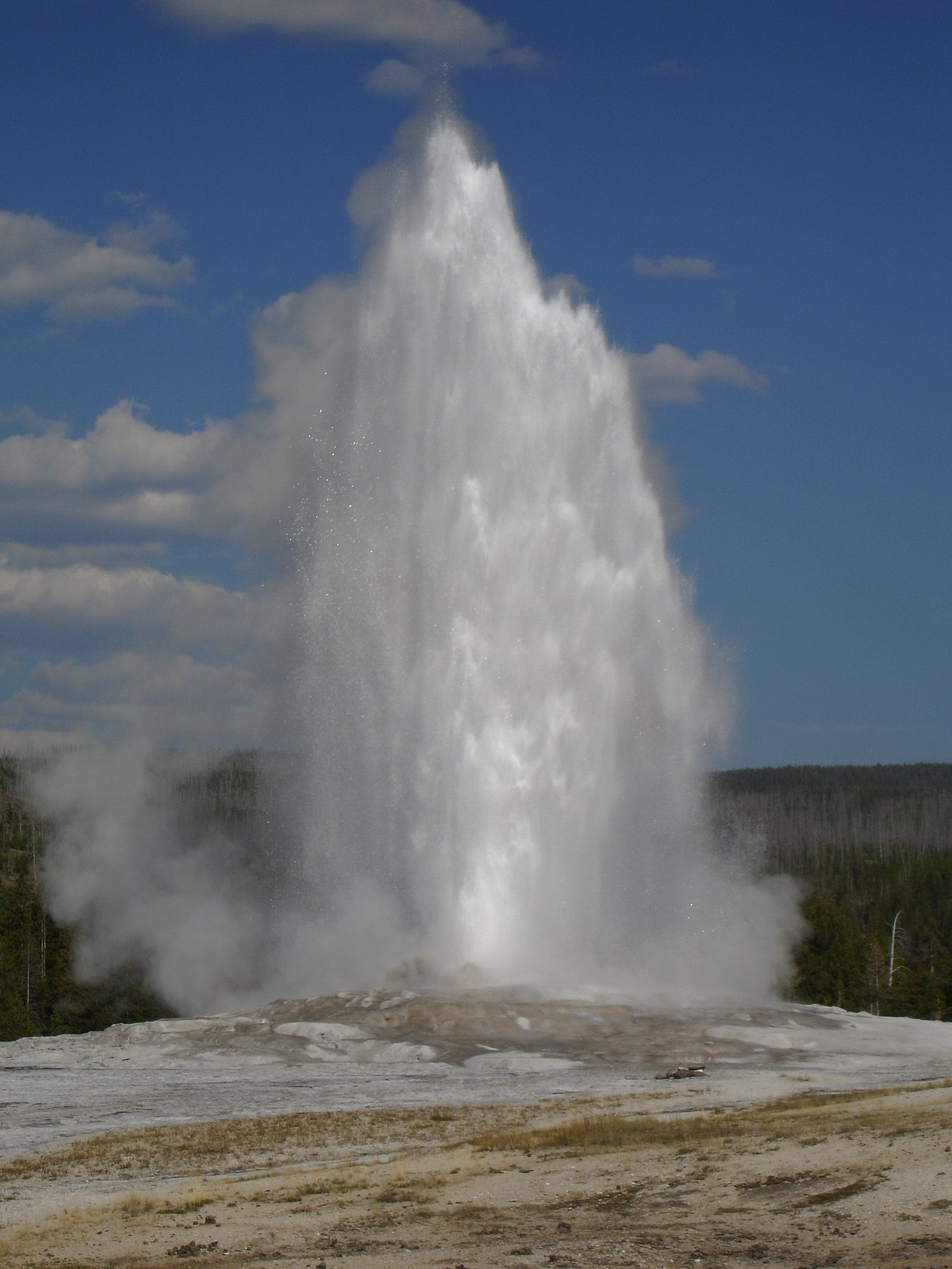 Gejzír Old Faithful - Yellowstone
