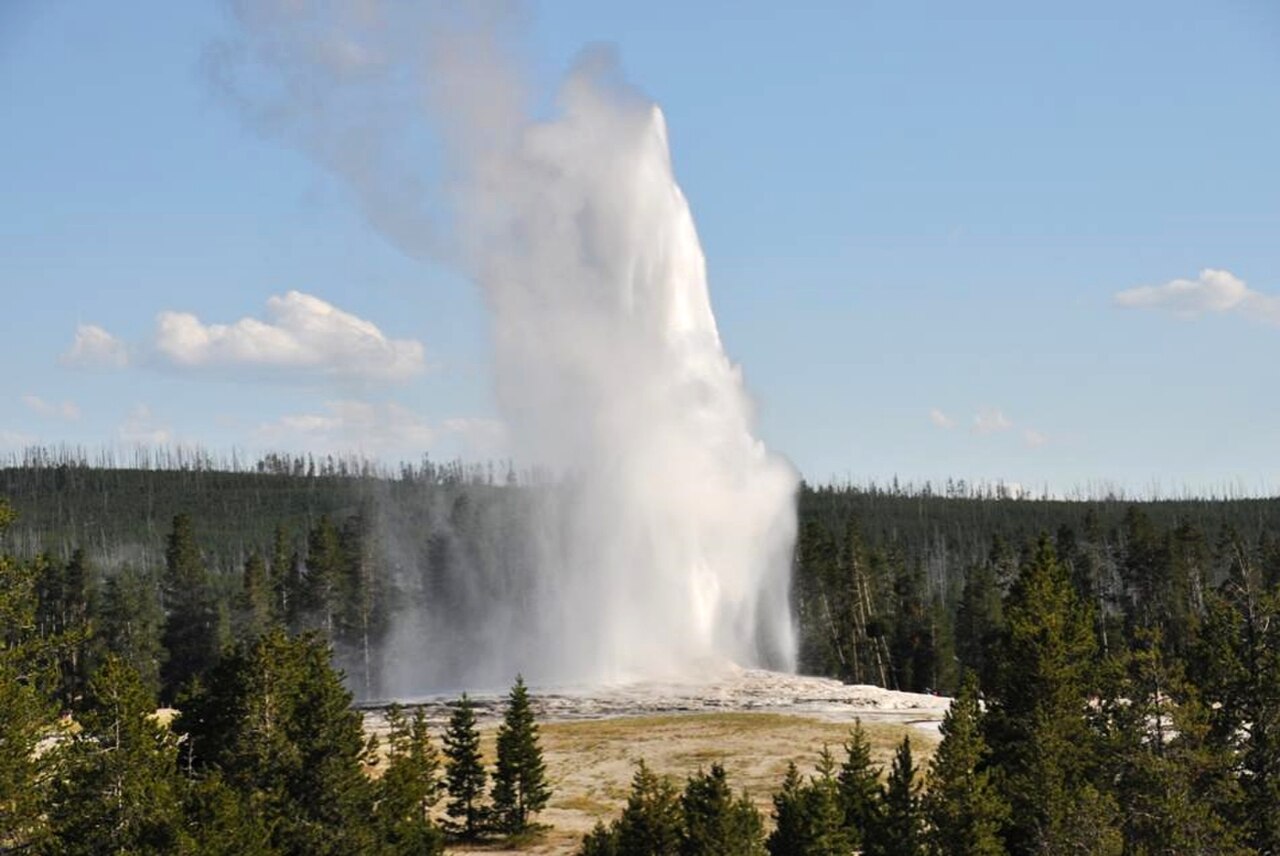 Old Faithful Geyser, Old Faithful Group, southeastern Upper Geyser Basin, Yellowstone Hotspot, northwestern Wyoming, USA.
Geysers are hot springs that episodically erupt columns of water.  They occur 